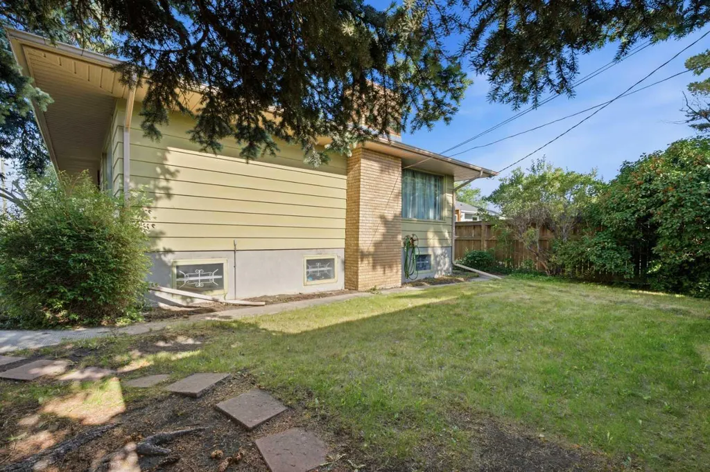 3720 Spruce Drive SW Calgary AB T3C 3A7