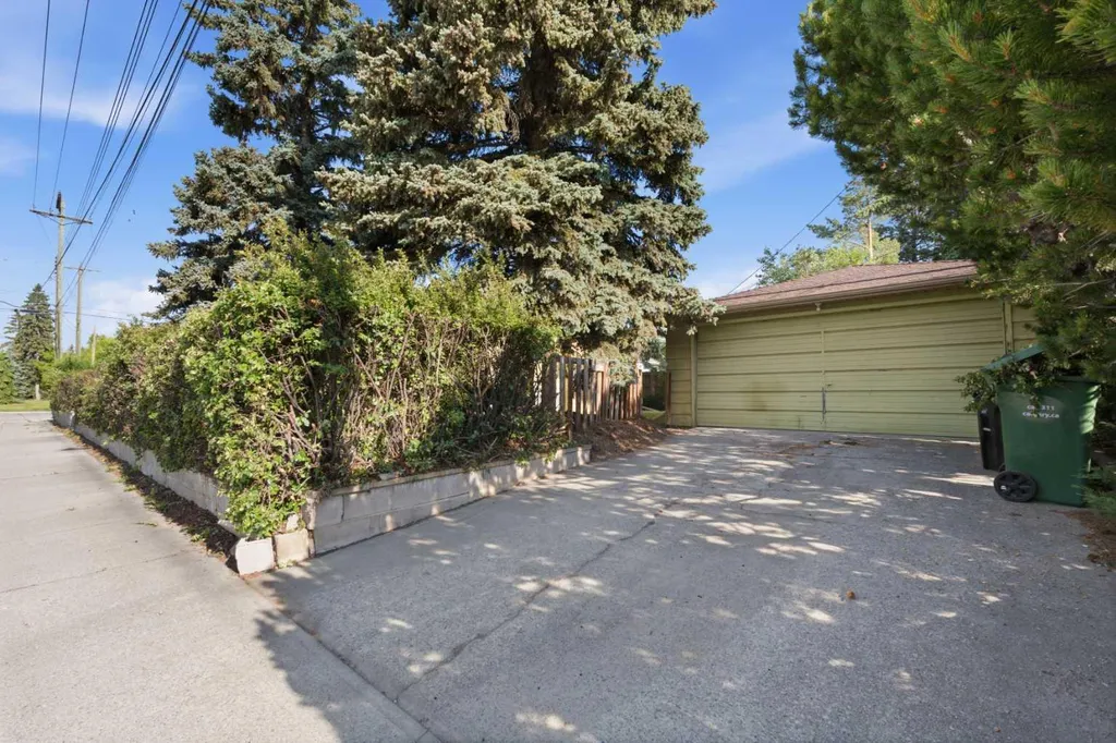 3720 Spruce Drive SW Calgary AB T3C 3A7