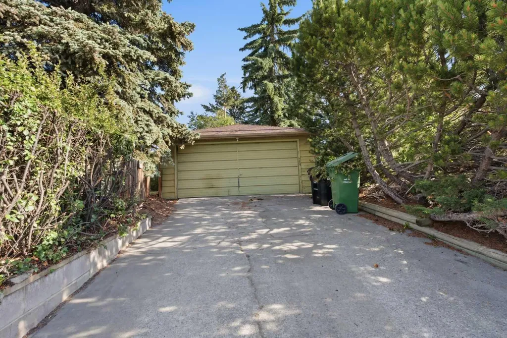 3720 Spruce Drive SW Calgary AB T3C 3A7