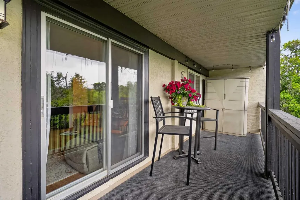 104 24 Avenue SW Calgary AB T2S 0J9