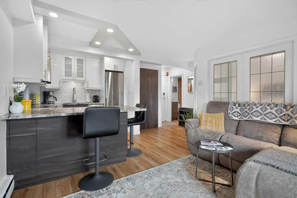 104 24 Avenue SW Calgary AB T2S 0J9