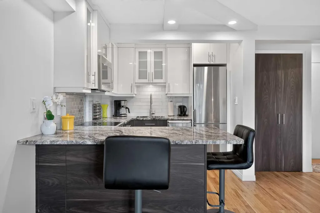 104 24 Avenue SW Calgary AB T2S 0J9