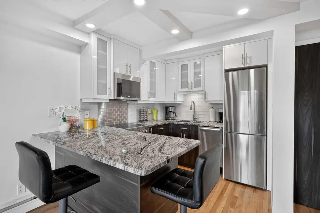 104 24 Avenue SW Calgary AB T2S 0J9