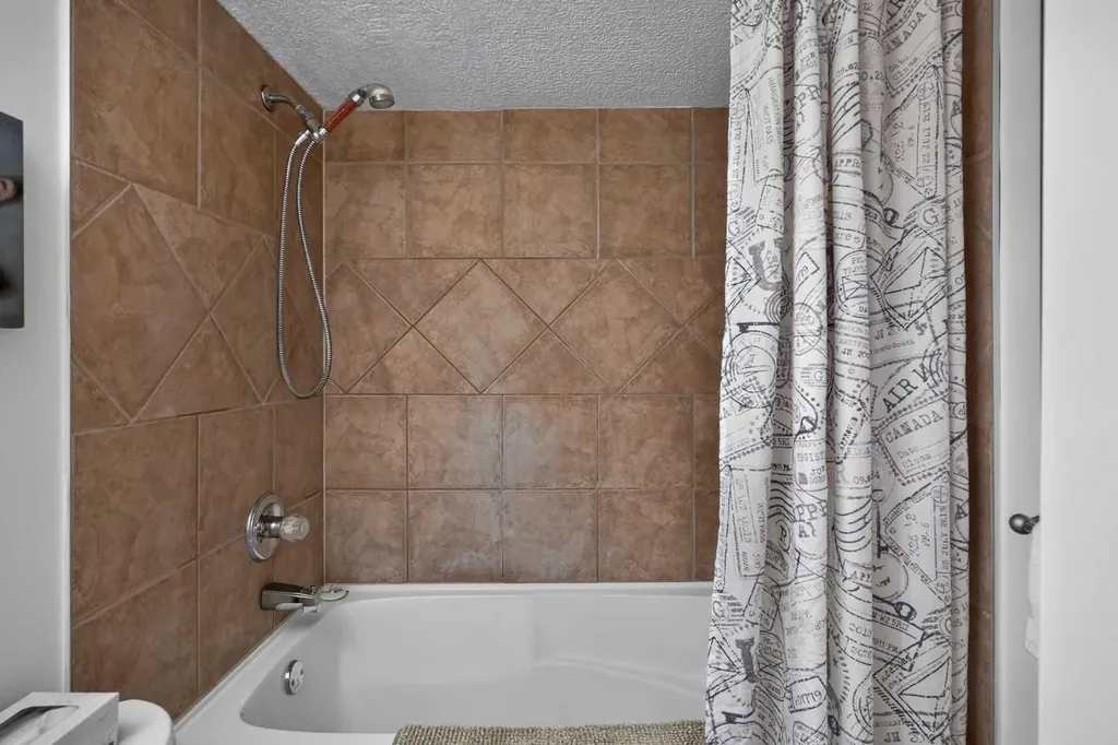 104 24 Avenue SW Calgary AB T2S 0J9