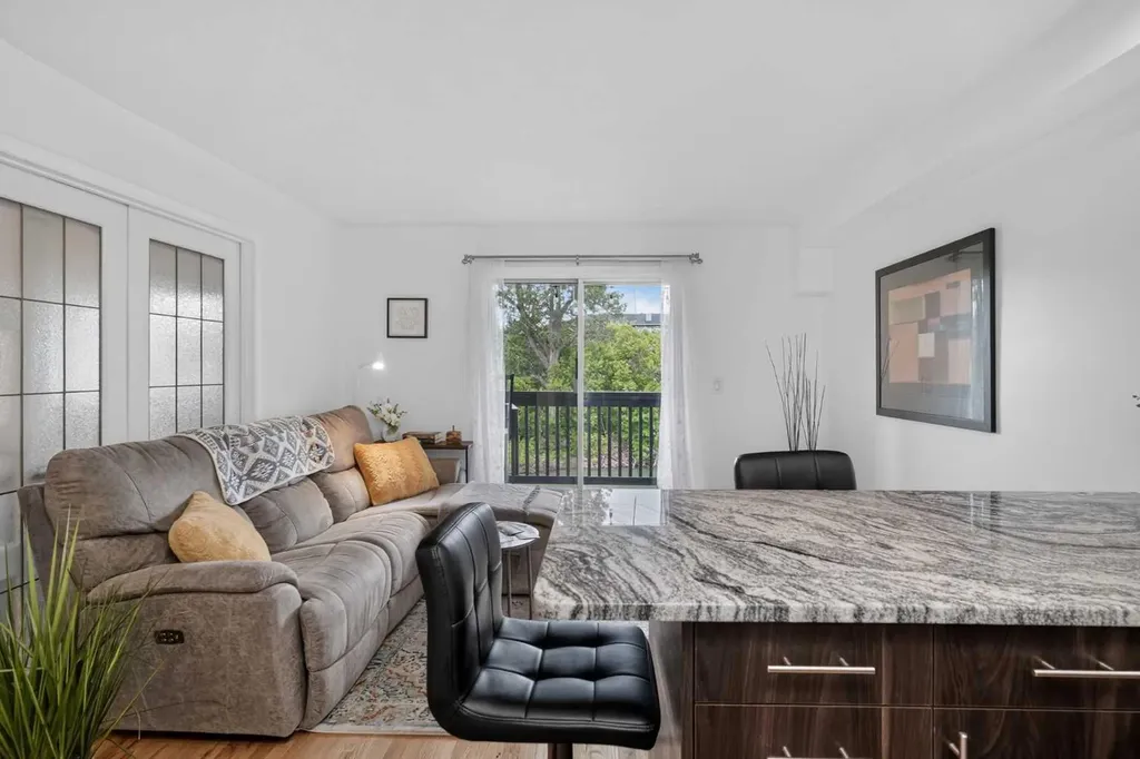 104 24 Avenue SW Calgary AB T2S 0J9
