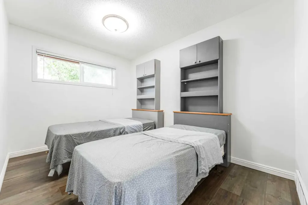 1502 40 Street SE Calgary AB T2A 1K2