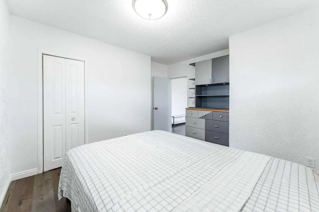 1502 40 Street SE Calgary AB T2A 1K2