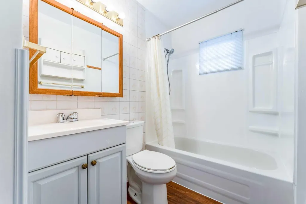 1502 40 Street SE Calgary AB T2A 1K2