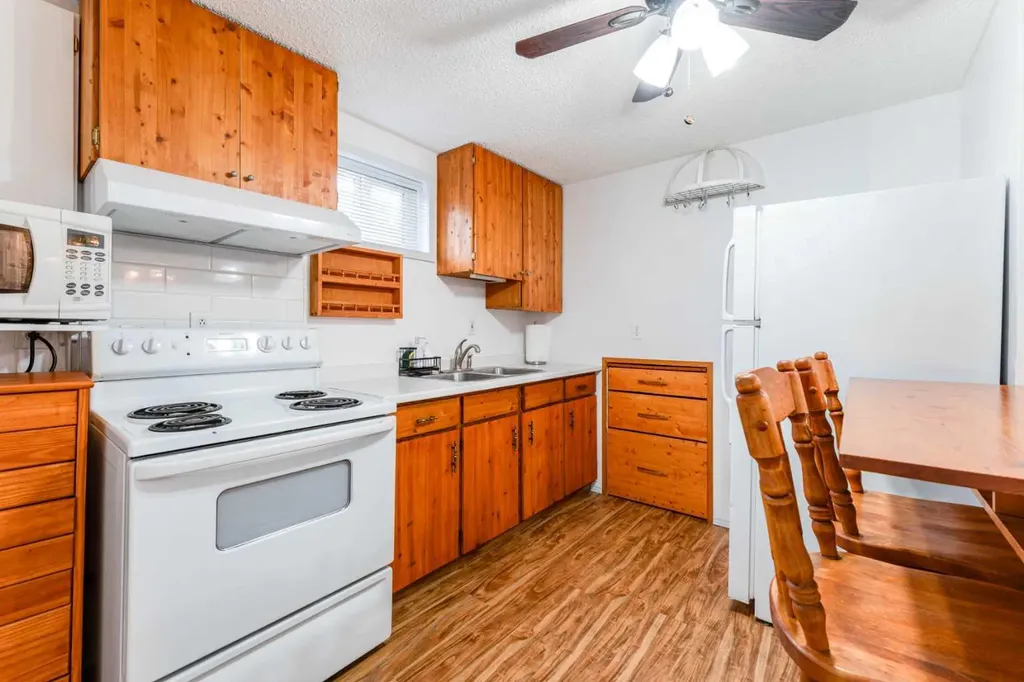1502 40 Street SE Calgary AB T2A 1K2
