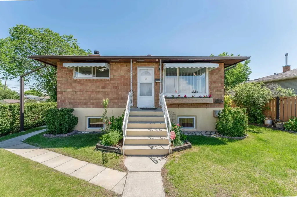 1502 40 Street SE Calgary AB T2A 1K2