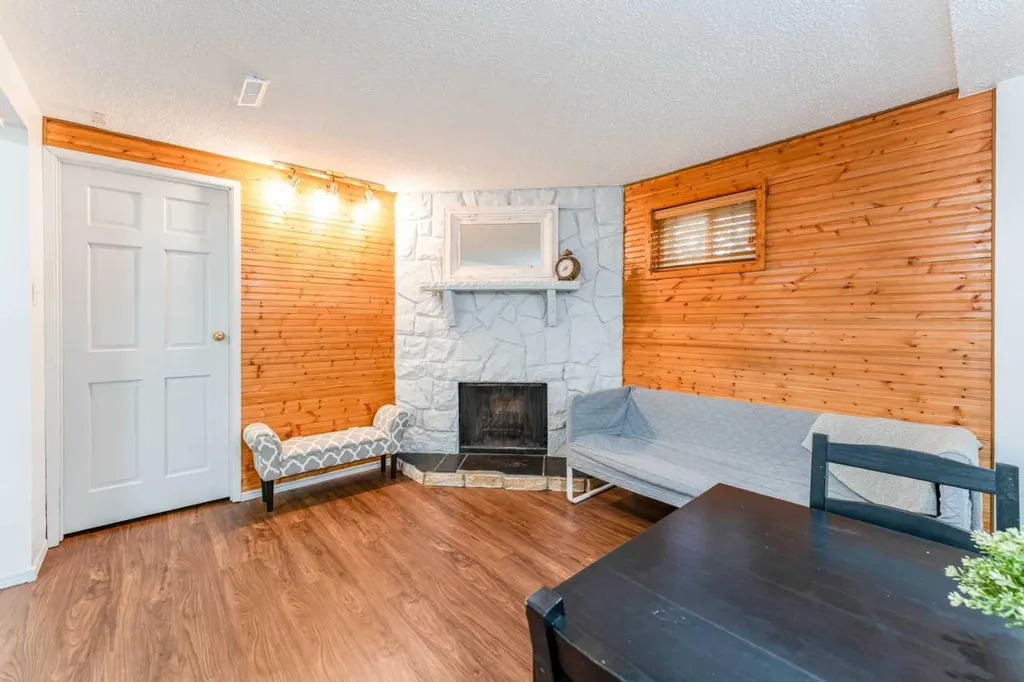 1502 40 Street SE Calgary AB T2A 1K2