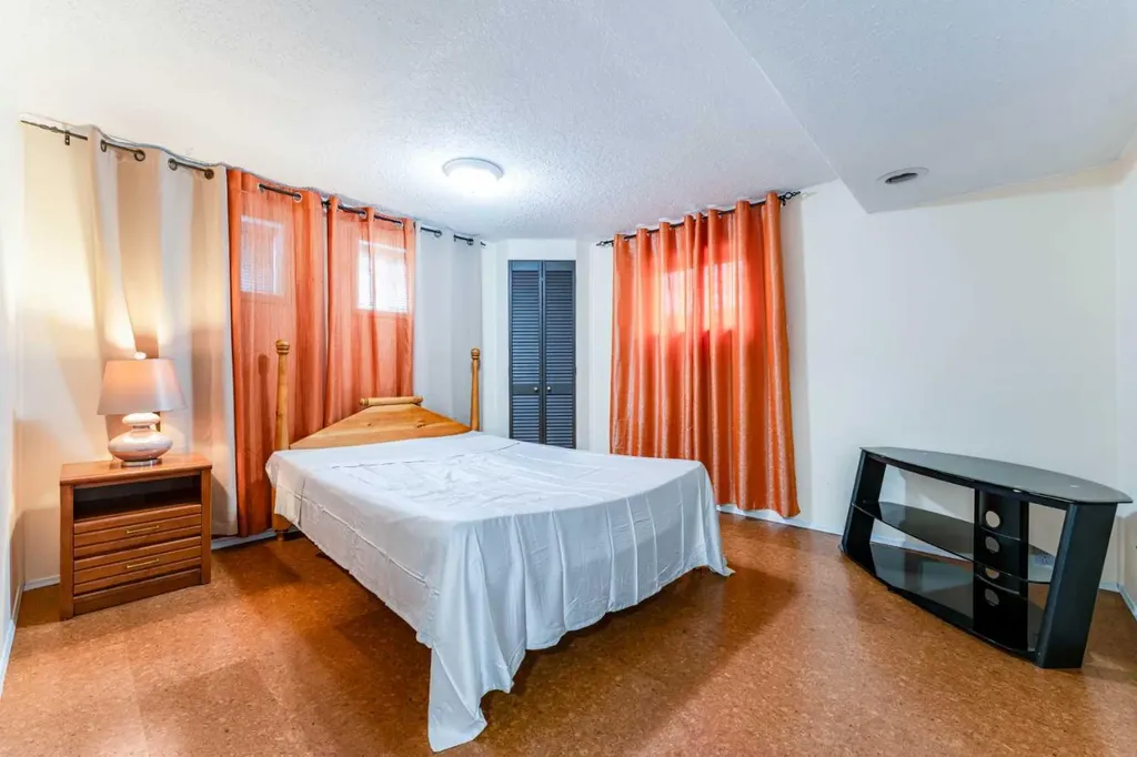 1502 40 Street SE Calgary AB T2A 1K2