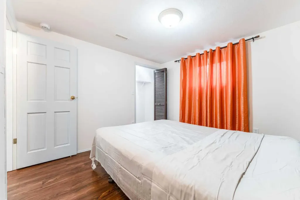 1502 40 Street SE Calgary AB T2A 1K2