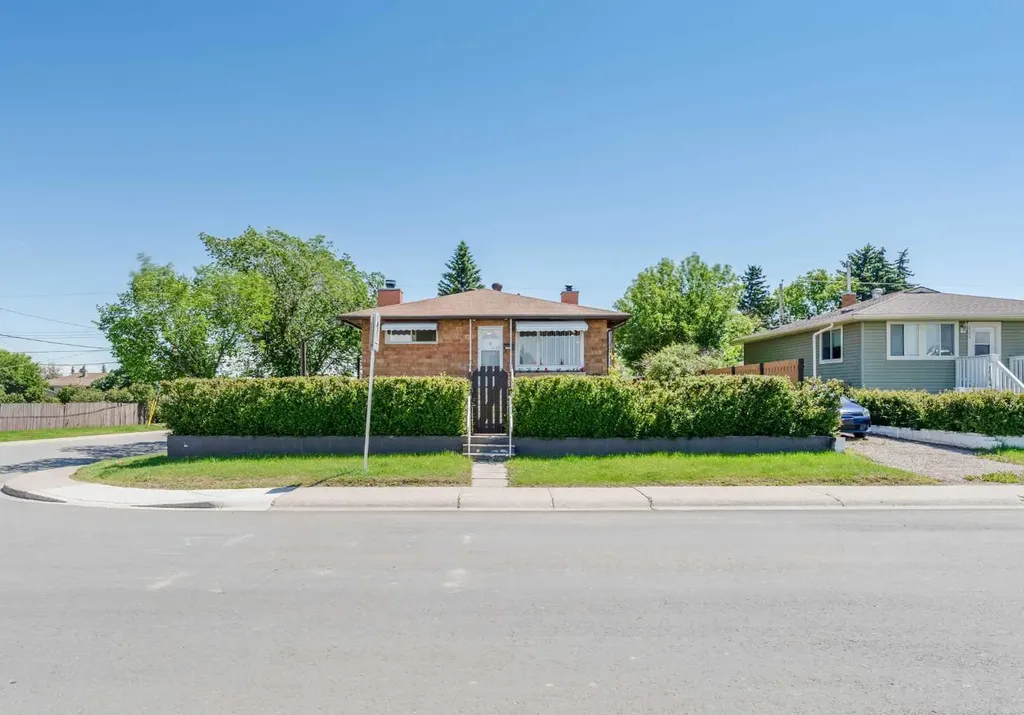 1502 40 Street SE Calgary AB T2A 1K2