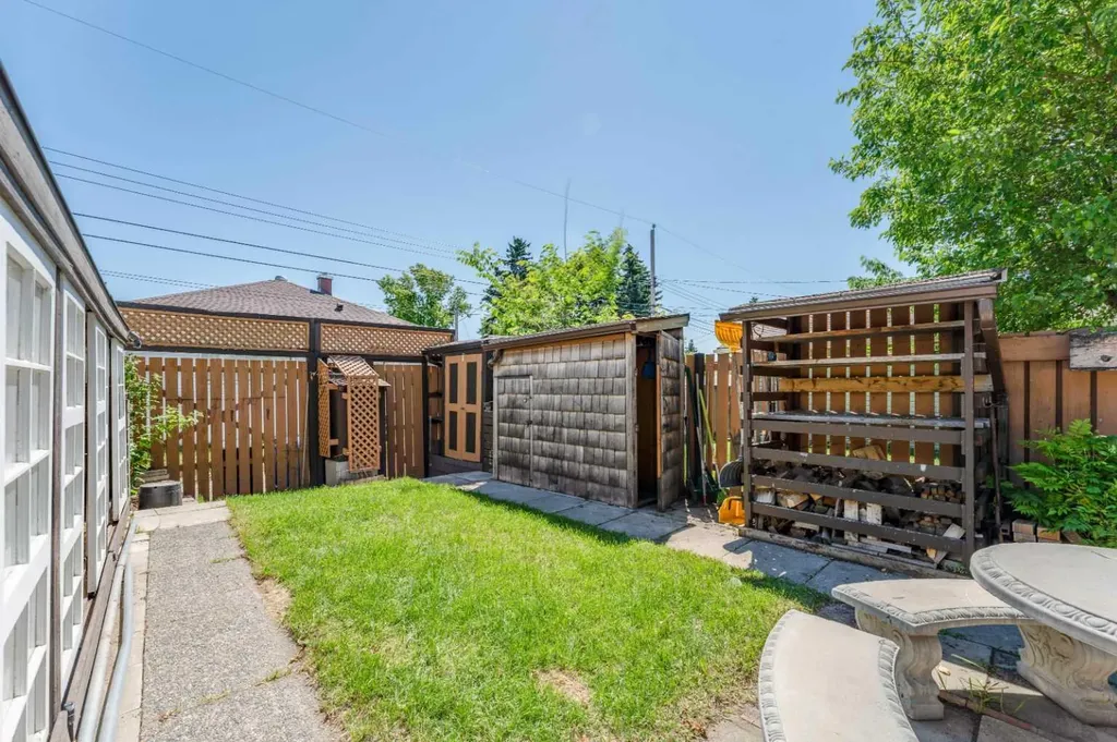 1502 40 Street SE Calgary AB T2A 1K2
