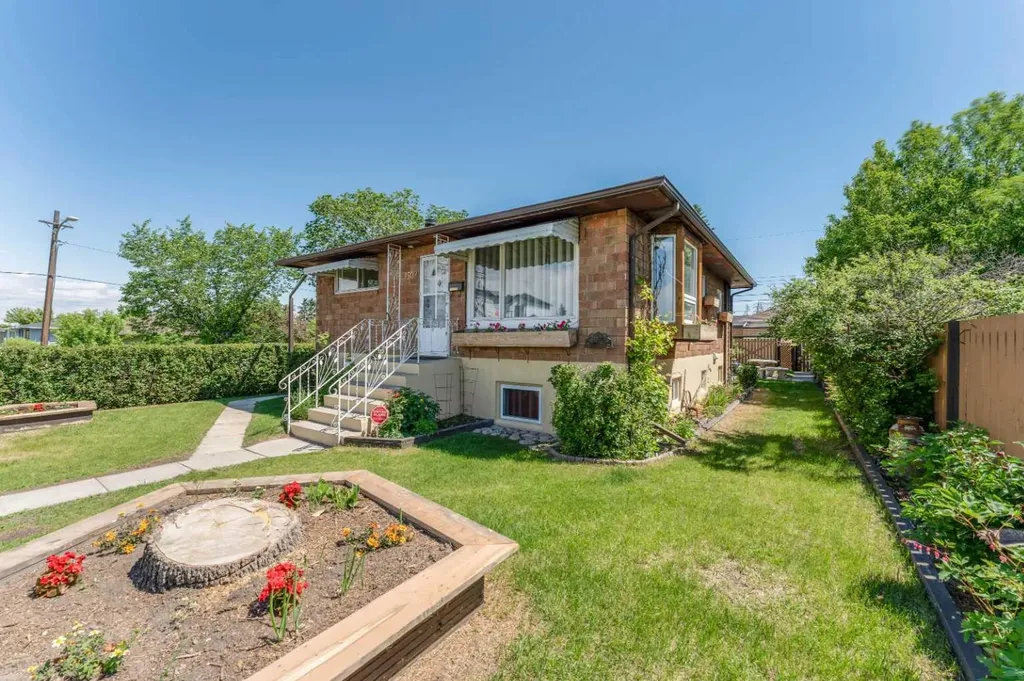 1502 40 Street SE Calgary AB T2A 1K2