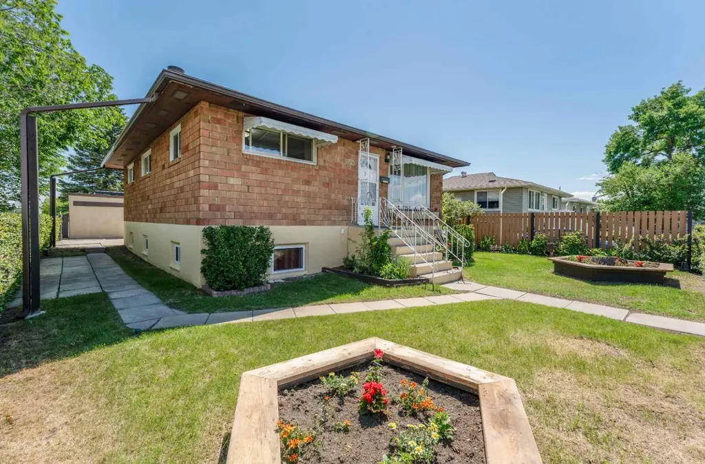 1502 40 Street SE Calgary AB T2A 1K2