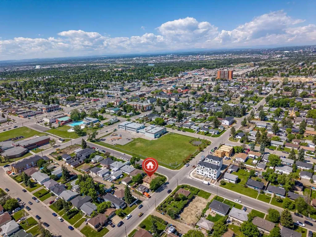 1502 40 Street SE Calgary AB T2A 1K2