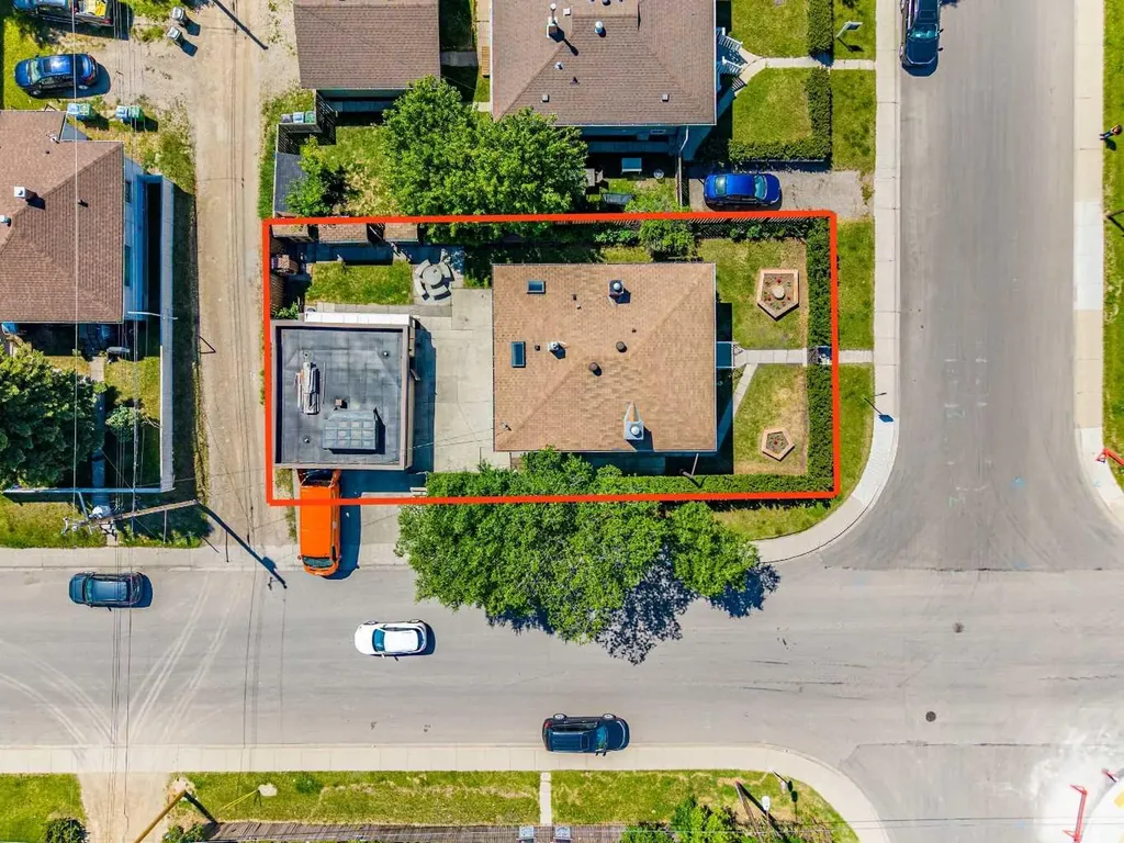 1502 40 Street SE Calgary AB T2A 1K2