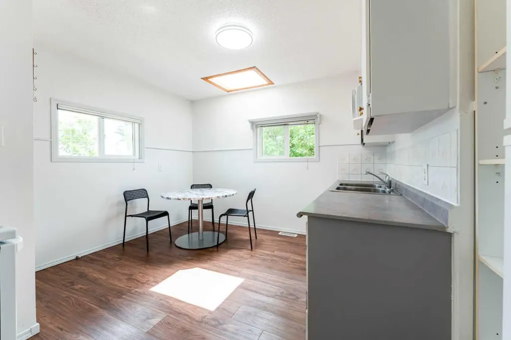 1502 40 Street SE Calgary AB T2A 1K2