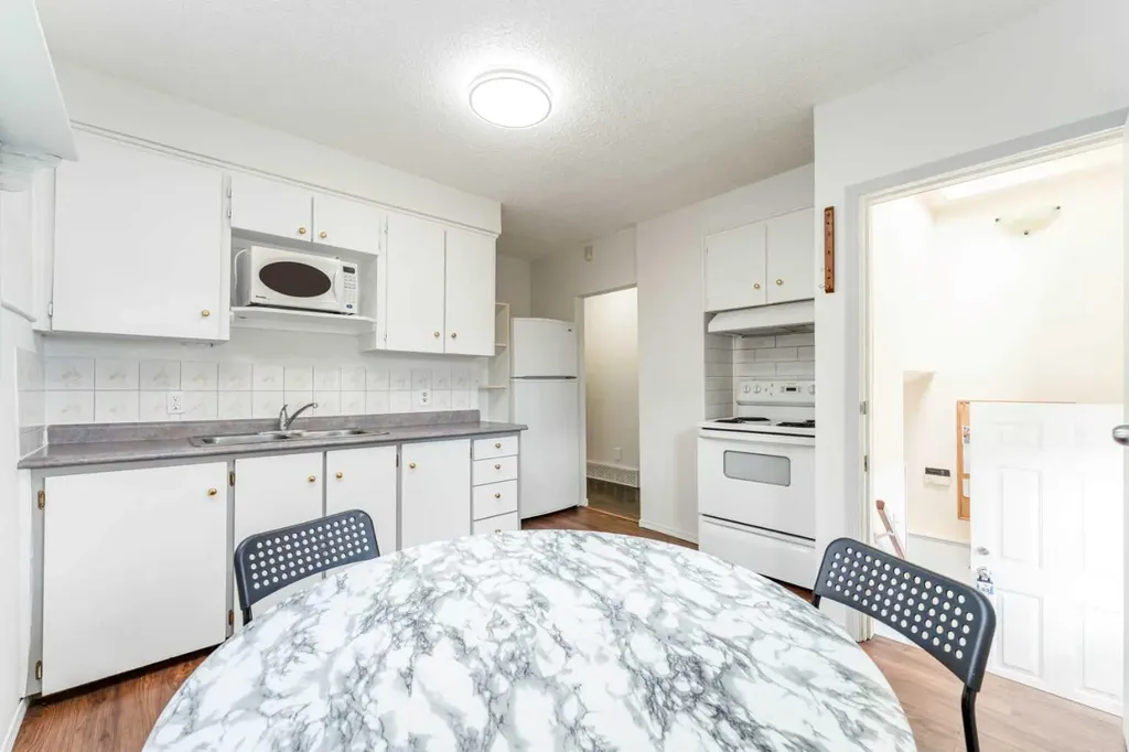 1502 40 Street SE Calgary AB T2A 1K2