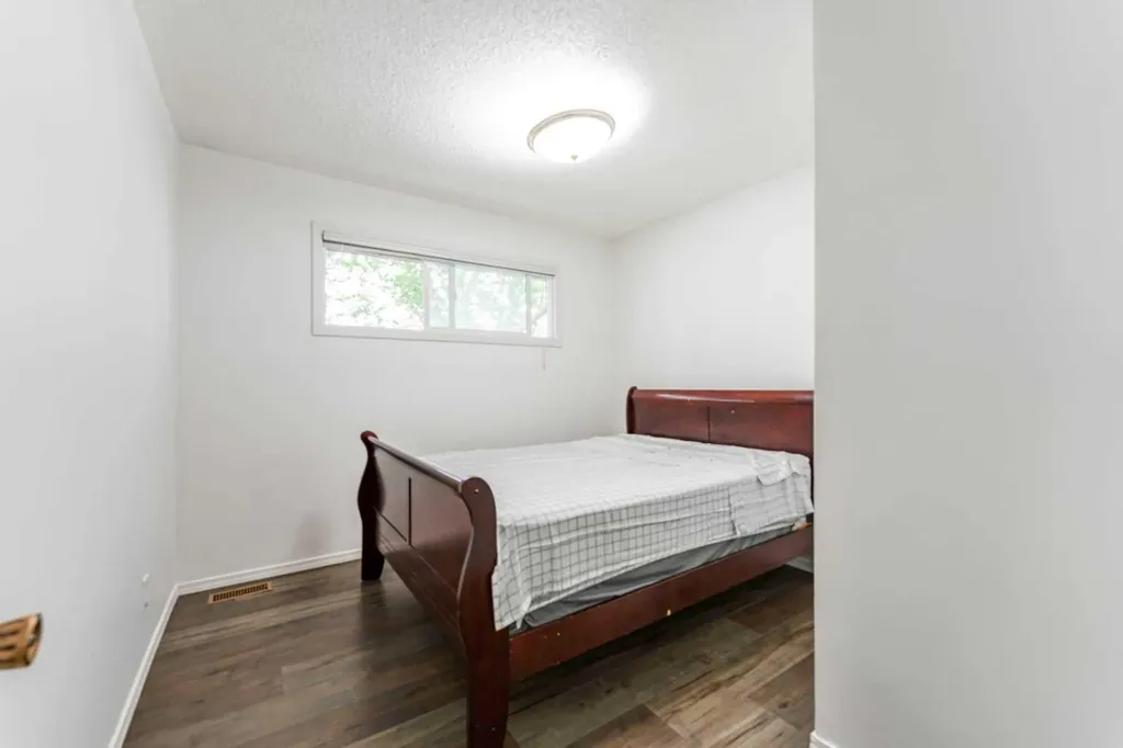 1502 40 Street SE Calgary AB T2A 1K2