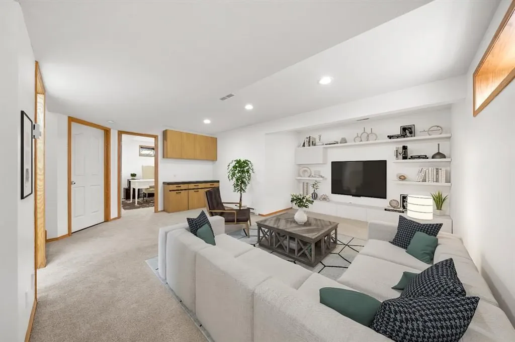 41 Bow Ridge Drive Cochrane AB T4C 1V5