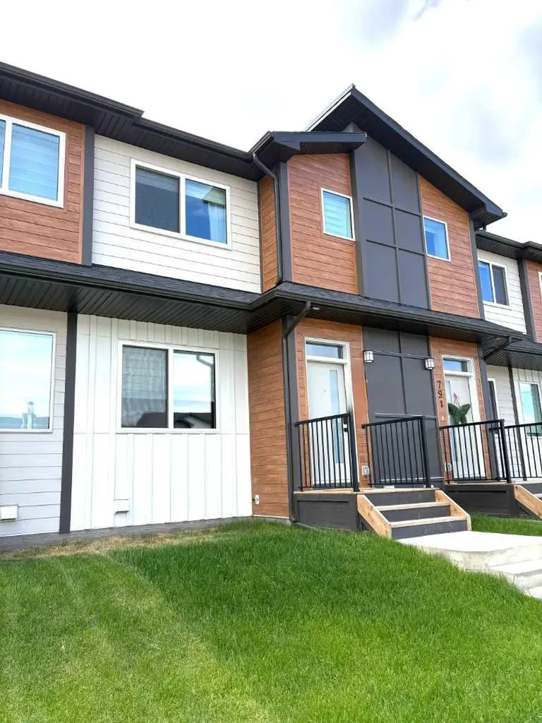 319 Wolf River Drive SE Calgary AB T2X 6G6