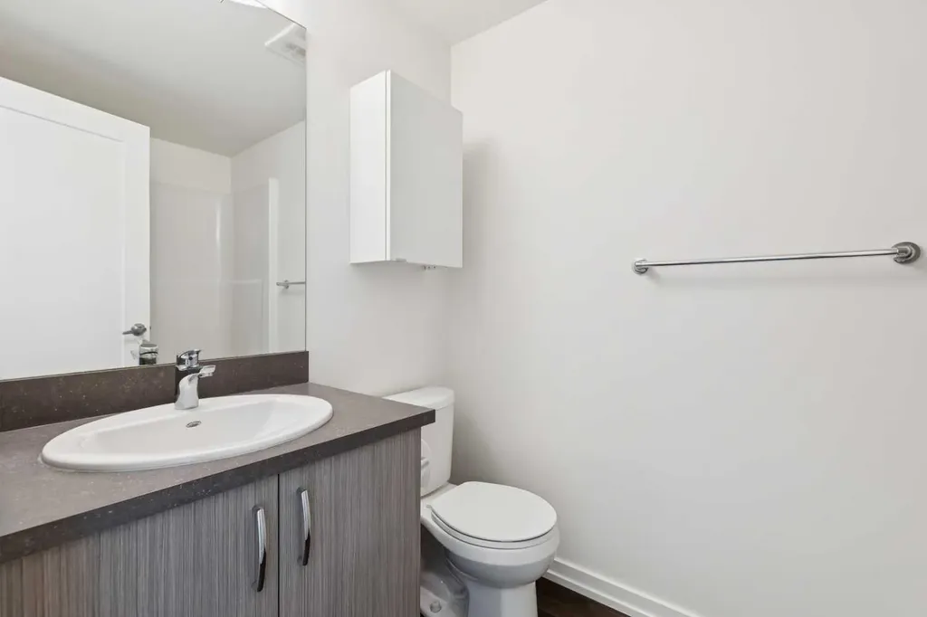 450 8 Avenue SE Calgary AB T2G 1T2