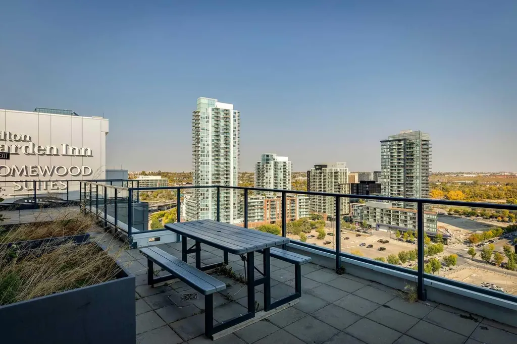 450 8 Avenue SE Calgary AB T2G 1T2