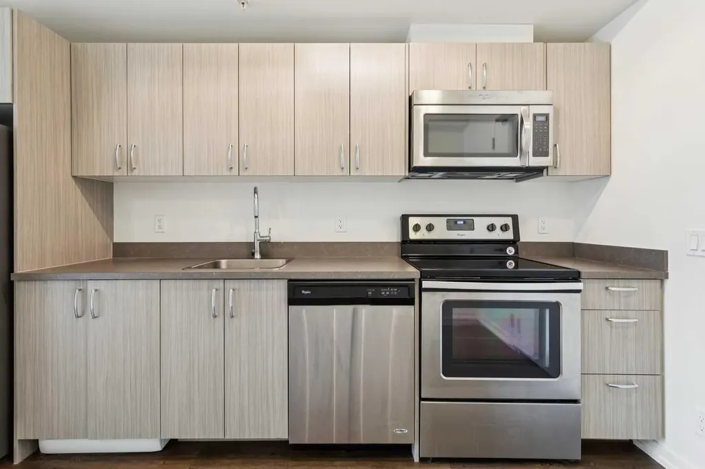 450 8 Avenue SE Calgary AB T2G 1T2