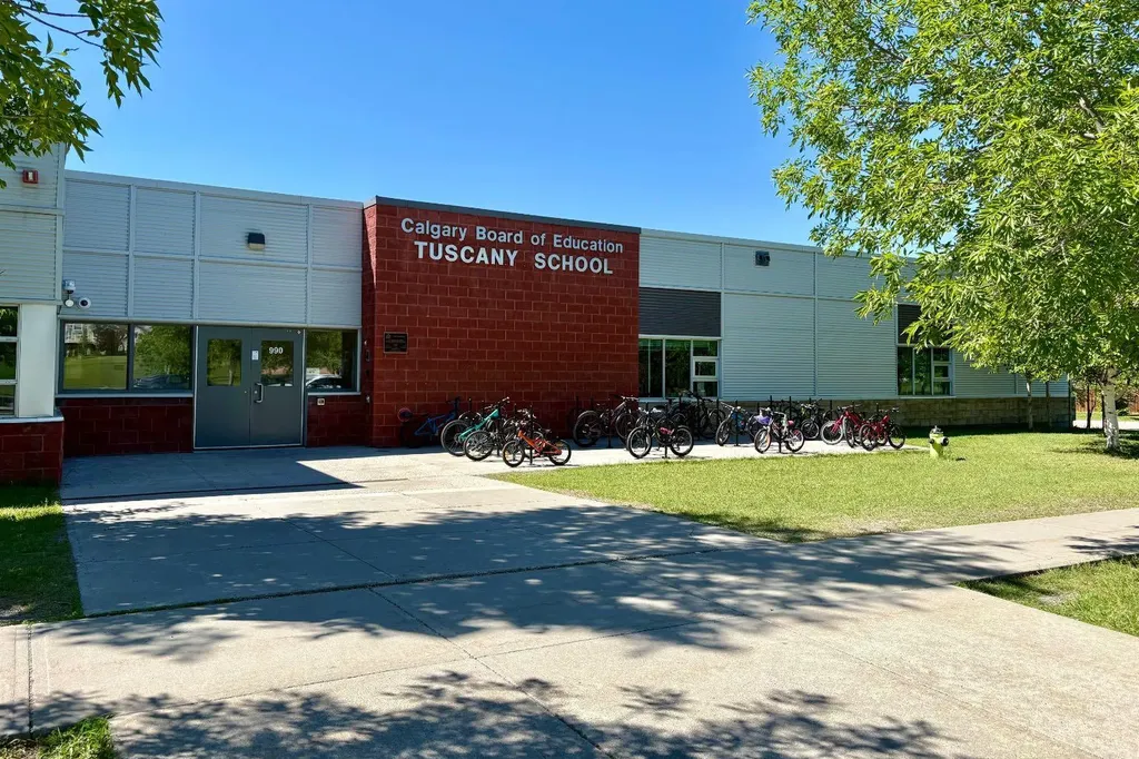86 Tuscany Ravine Road NW Calgary AB T3L 2R9