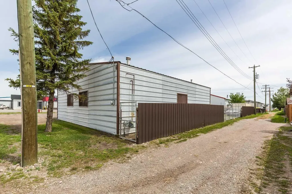 604 12 Street Fort Macleod AB T0L 0Z0