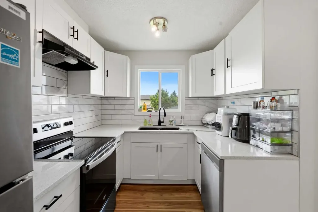 5640 Temple Drive NE Calgary AB T1Y 3Z7