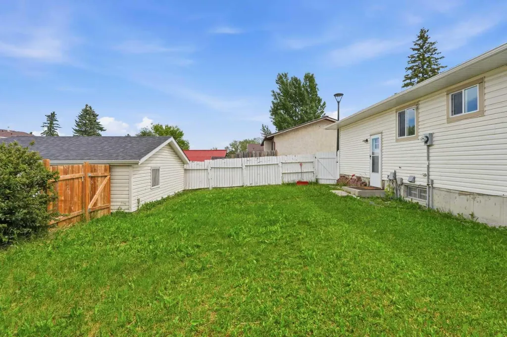 5640 Temple Drive NE Calgary AB T1Y 3Z7