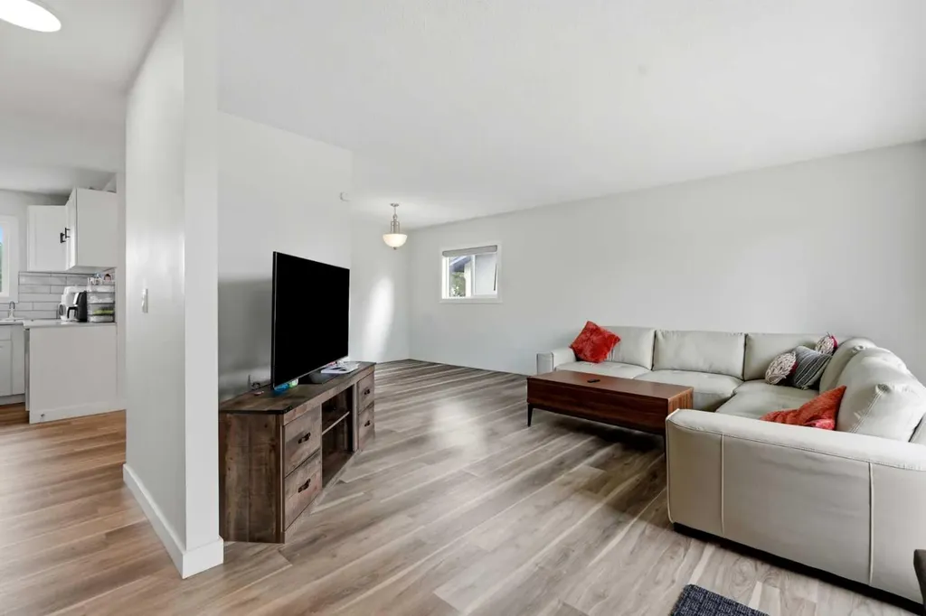 5640 Temple Drive NE Calgary AB T1Y 3Z7