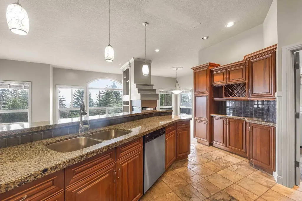 135 Hamptons Terrace NW Calgary AB T3A 5S3