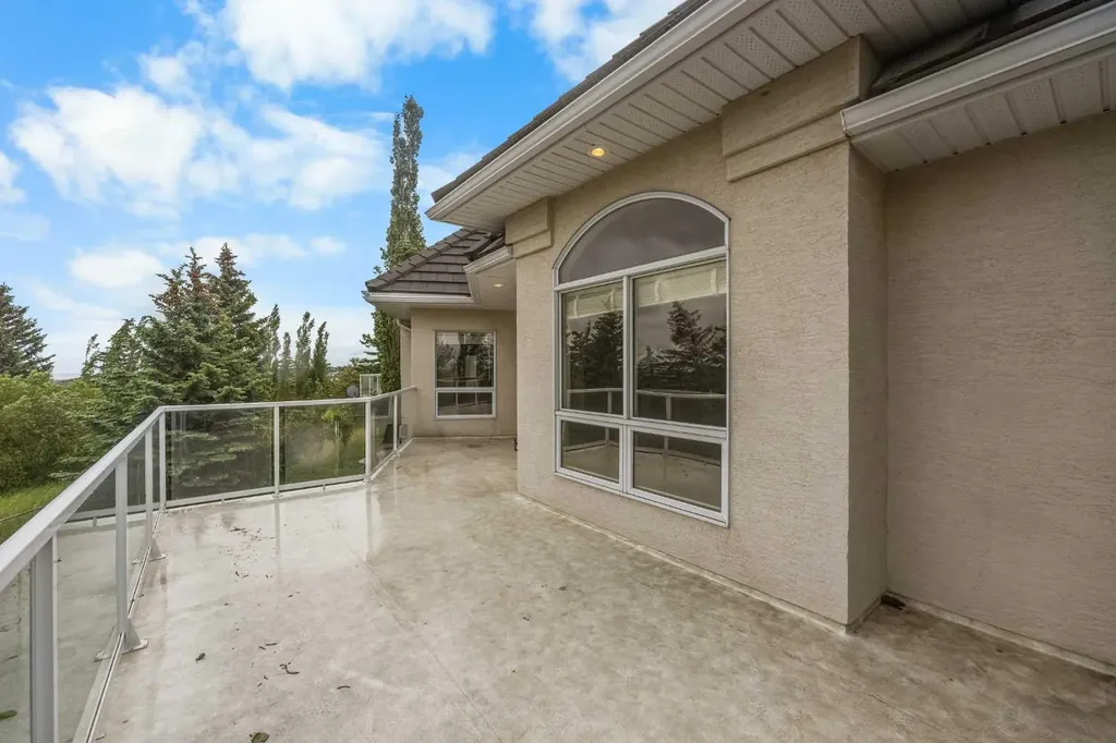 135 Hamptons Terrace NW Calgary AB T3A 5S3