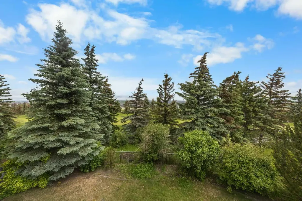135 Hamptons Terrace NW Calgary AB T3A 5S3