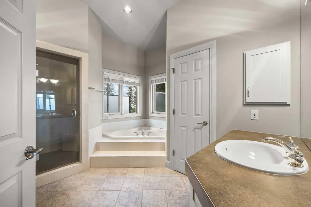 135 Hamptons Terrace NW Calgary AB T3A 5S3