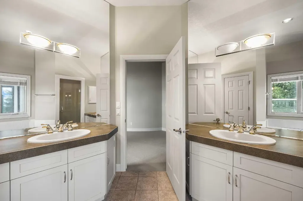 135 Hamptons Terrace NW Calgary AB T3A 5S3