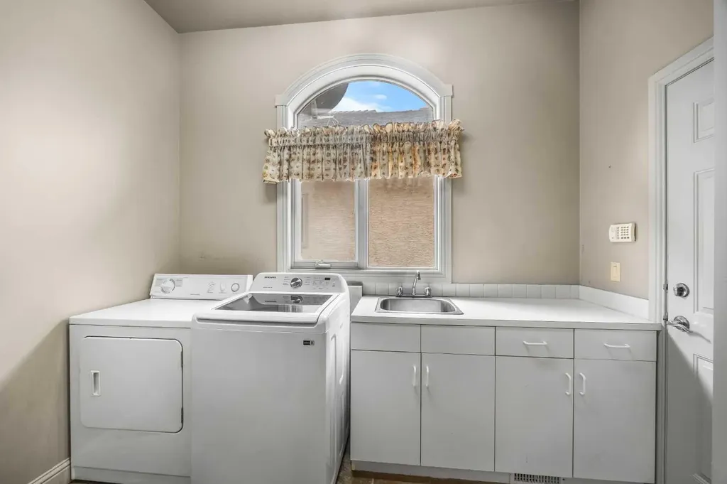 135 Hamptons Terrace NW Calgary AB T3A 5S3