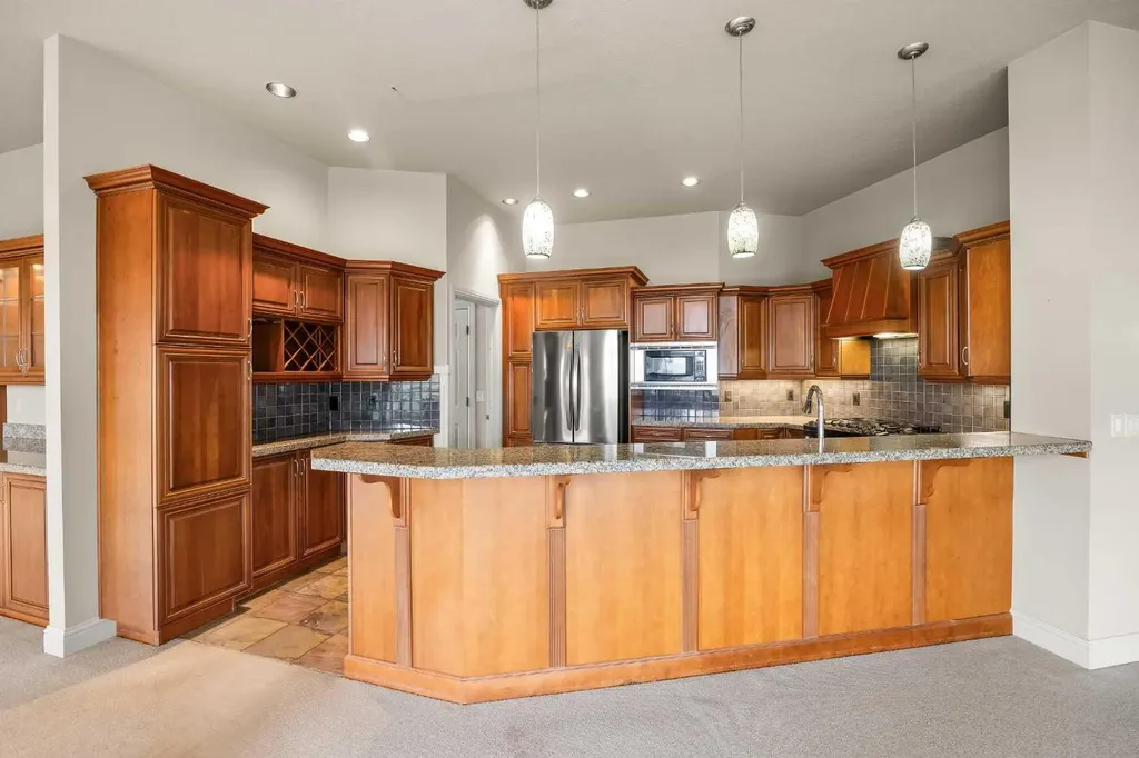 135 Hamptons Terrace NW Calgary AB T3A 5S3