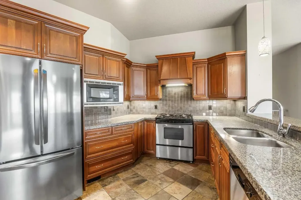 135 Hamptons Terrace NW Calgary AB T3A 5S3