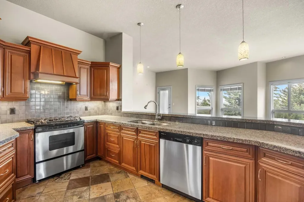 135 Hamptons Terrace NW Calgary AB T3A 5S3