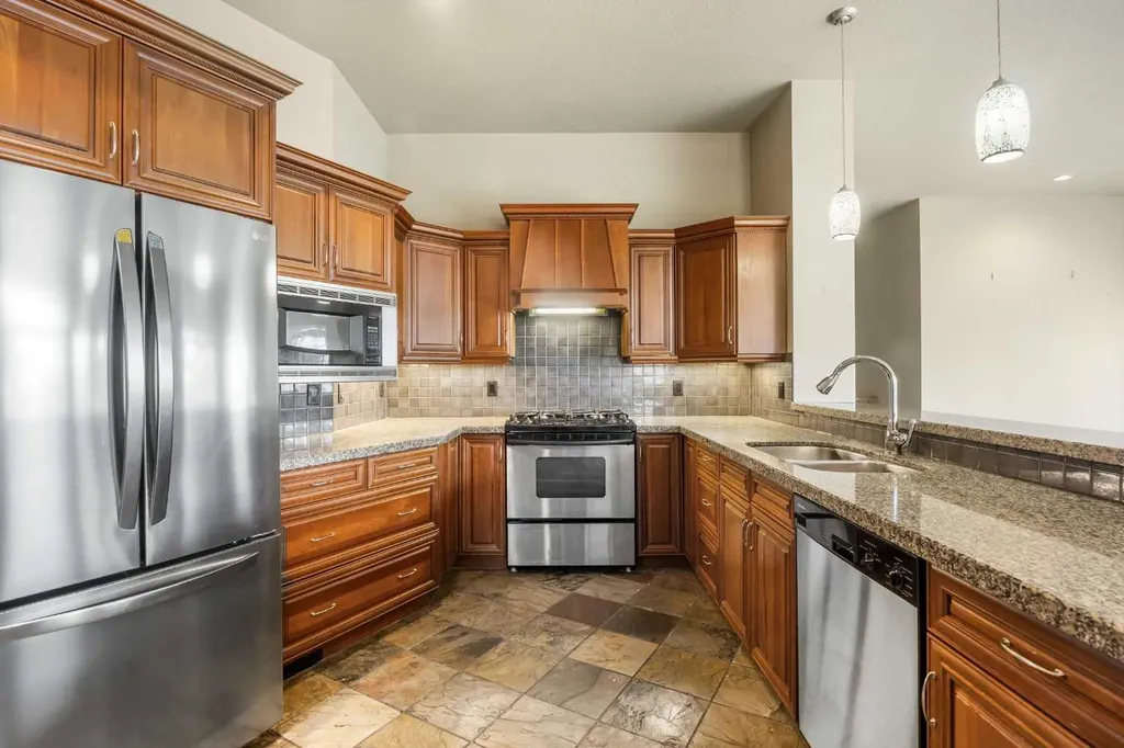 135 Hamptons Terrace NW Calgary AB T3A 5S3