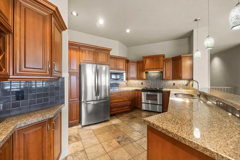 135 Hamptons Terrace NW Calgary AB T3A 5S3
