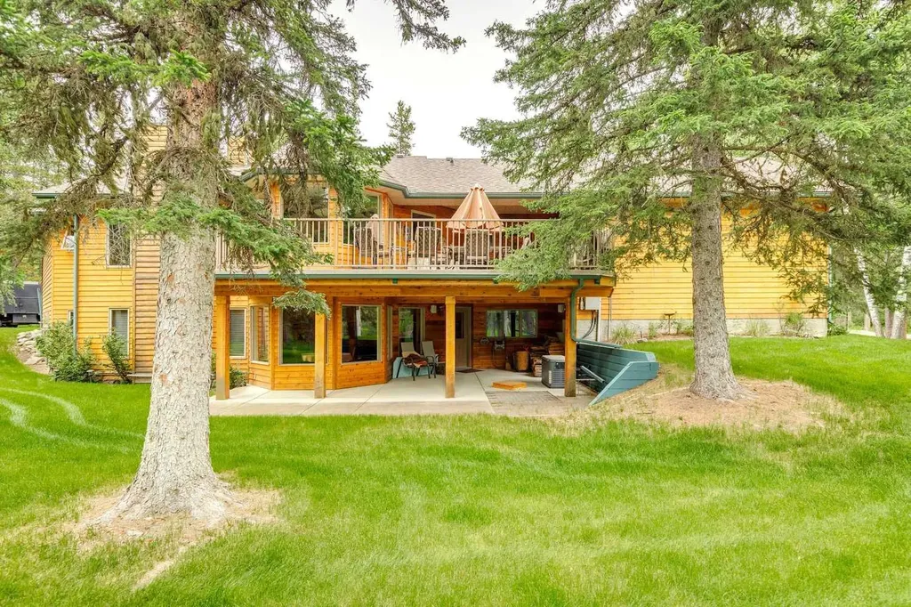 90 Hawk Eye Road Bragg Creek AB T0L 0K0
