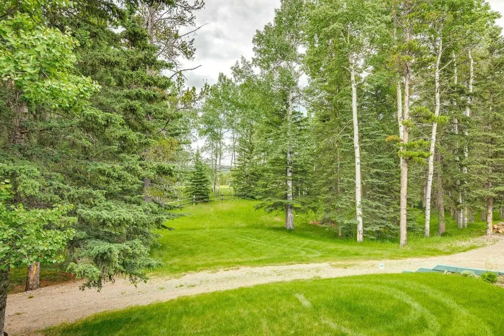 90 Hawk Eye Road Bragg Creek AB T0L 0K0