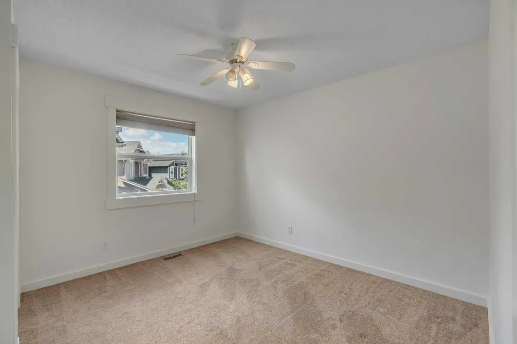 438 Sagewood Park SW Airdrie AB T4B 3A9